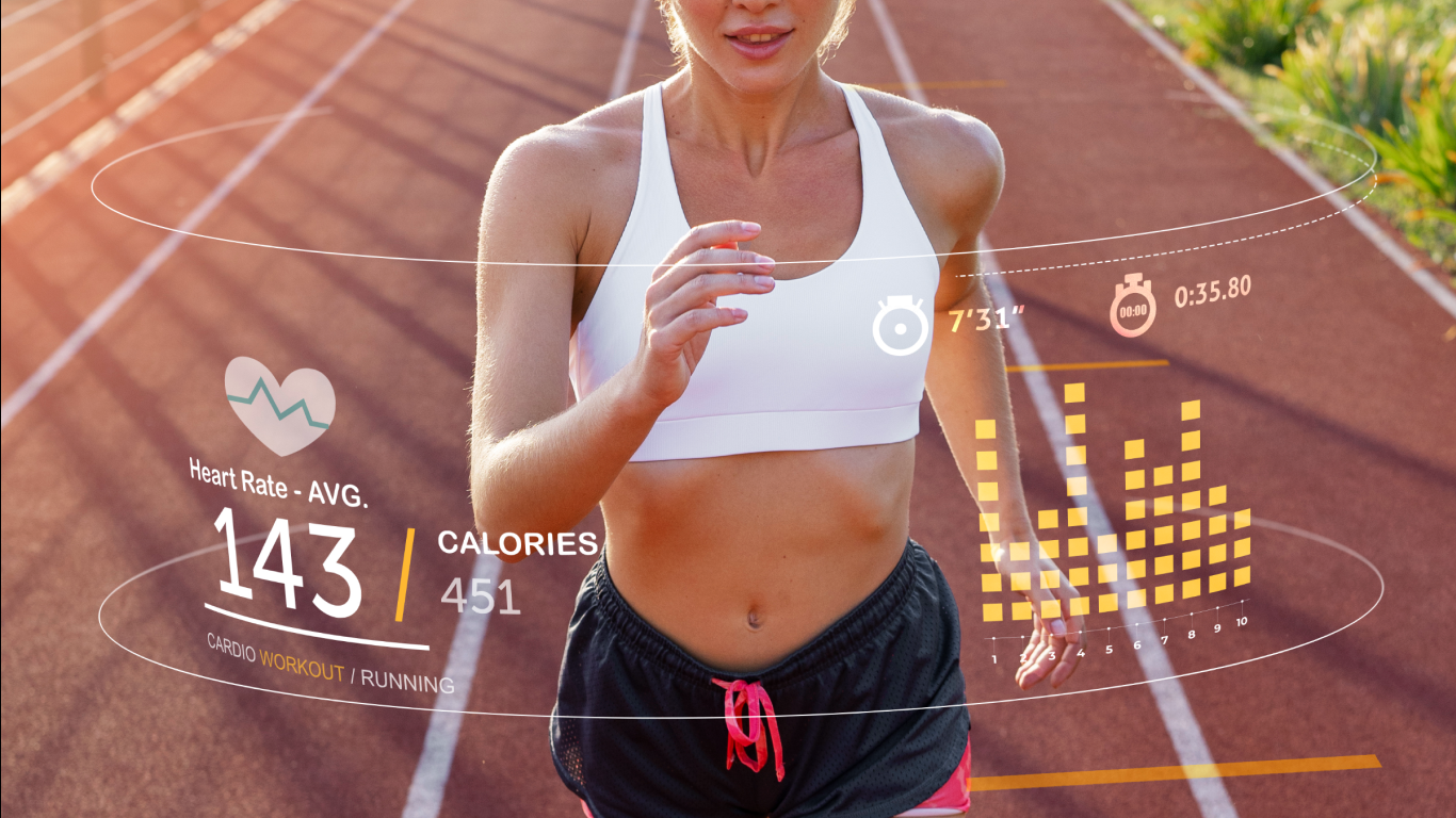 Mulher correndo para fazer uma avaliação cardiológica para maratonista.